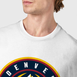 Футболка с принтом Denver Nuggets для мужчины, вид на модели спереди №4. Цвет основы: белый
