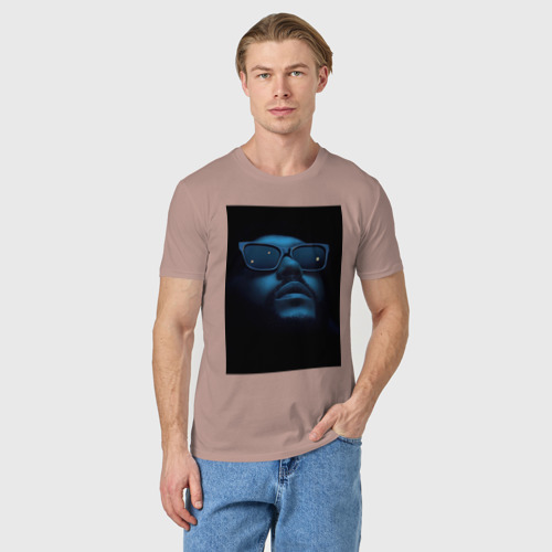Мужская футболка хлопок с принтом Взгляд в пустоту, фото на моделе #1
