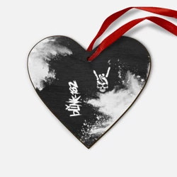 Деревянная игрушка Сердце Blink 182 и рок символ на темном фоне