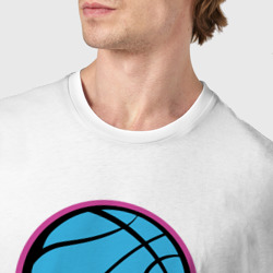 Футболка с принтом Miami Heat team для мужчины, вид на модели спереди №4. Цвет основы: белый