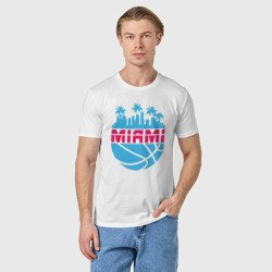 Футболка с принтом Miami city для мужчины, вид на модели спереди №2. Цвет основы: белый