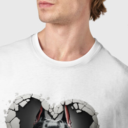 Футболка с принтом Навсегда в сердце - доберман для мужчины, вид на модели спереди №4. Цвет основы: белый