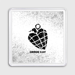Магнит 55*55 Green Day с потертостями на светлом фоне