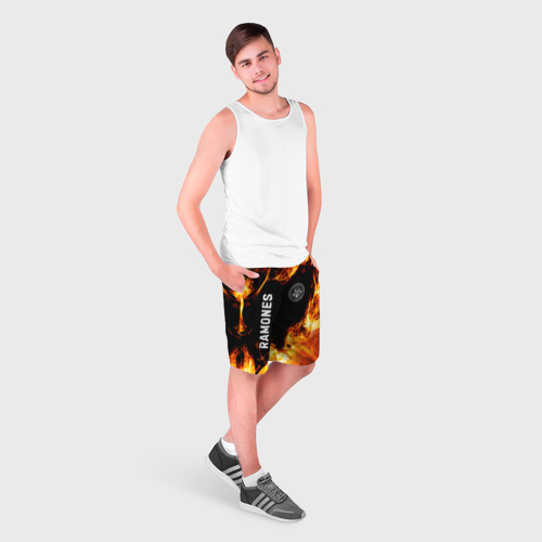 Мужские шорты 3D с принтом Ramones и пылающий огонь, фото на моделе #1