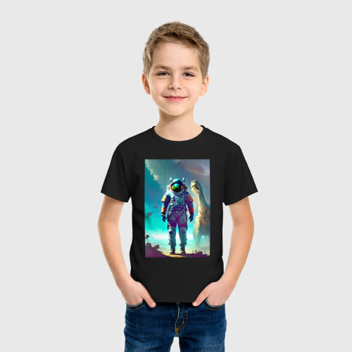 Детская футболка хлопок с принтом Космонавт на планете динозавров - нейросеть, фото на моделе #1