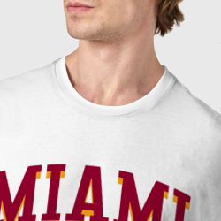 Футболка с принтом Баскетбол Майами для мужчины, вид на модели спереди №4. Цвет основы: белый