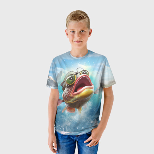 Детская футболка 3D с принтом Карп выпрыгивающий  из воды, фото на моделе #1