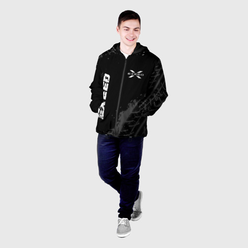 Мужская куртка 3D с принтом Exeed speed на темном фоне со следами шин: надпись, символ, фото на моделе #1