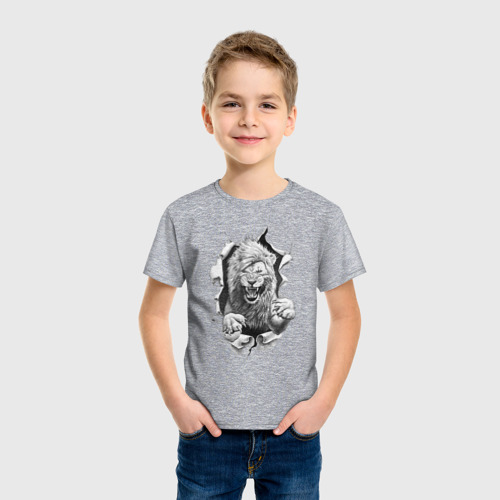 Детская футболка хлопок с принтом Лев выпрыгивает из бумаги, фото на моделе #1
