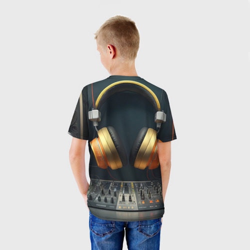 Детская футболка 3D с принтом Золотые наушники, вид сзади #2