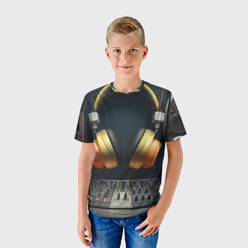 Детская футболка 3D с принтом Золотые наушники, фото на моделе #1