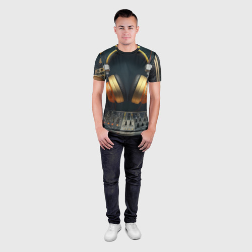 Мужская футболка 3D Slim с принтом Золотые наушники, вид сбоку #3
