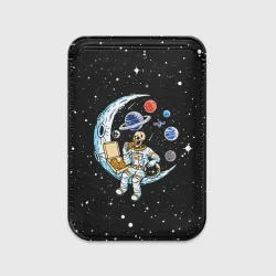 Картхолдер Magsafe магнитный Skeleton astronaut eats pizza while sitting on the moon