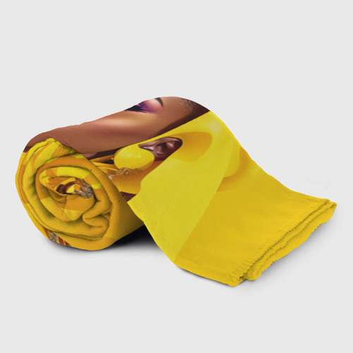 Плед 3D с принтом Девушка в жёлтом балахоне, фото на моделе #1