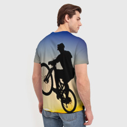 Футболка с принтом Прыжок велосипедиста для мужчины, вид на модели сзади №2. Цвет основы: белый
