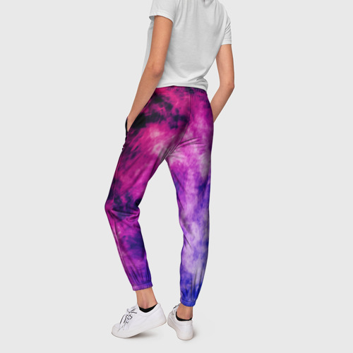 Женские брюки 3D с принтом Неоновый дым в динамике, вид сзади #2
