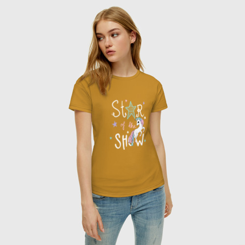 Женская футболка хлопок с принтом Звездное шоу единорожки, фото на моделе #1