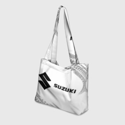 Пляжная сумка 3D Suzuki Speed на светлом фоне со следами шин: надпись и символ - фото 2