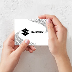 Поздравительная открытка Suzuki Speed на светлом фоне со следами шин: надпись и символ - фото 2