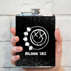 Фляга Blink 182 с потертостями на темном фоне - фото 2