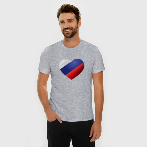 Мужская футболка хлопок Slim с принтом Флаг России в сердце, фото на моделе #1