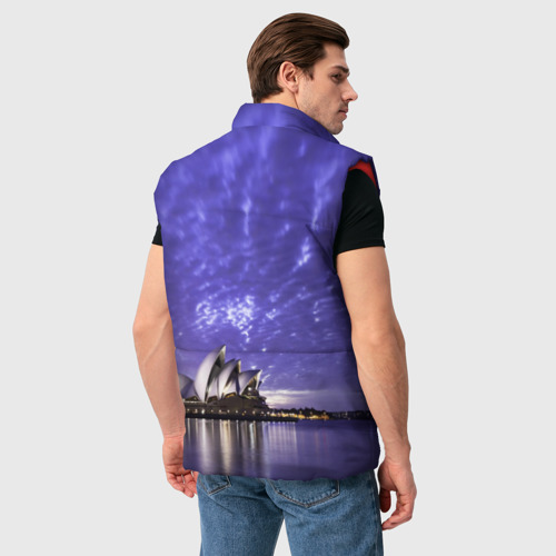 Мужской жилет утепленный 3D с принтом Сидней в фиолетовом в закате, вид сзади #2