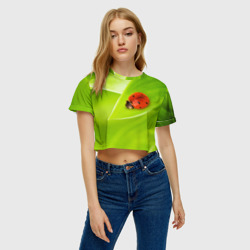 Женская футболка Crop-top 3D Божья коровка на траве - фото 2