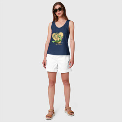 Майка с принтом Черепаха на отдыхе, футболка хб для женщины, вид на модели спереди №3. Цвет основы: темно-синий