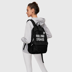 Рюкзак с принтом Rolling Stones glitch на темном фоне: символ сверху для любого человека, вид спереди №4. Цвет основы: белый