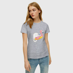 Женская футболка хлопок Кот на надувном плоту фламинго - фото 2
