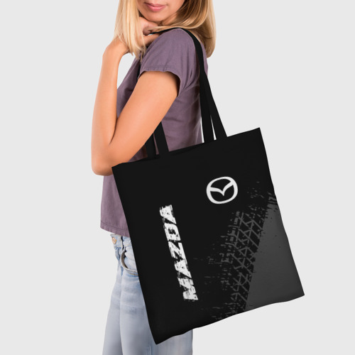 Шоппер 3D с принтом Mazda Speed на темном фоне со следами шин: надпись, символ, фото на моделе #1