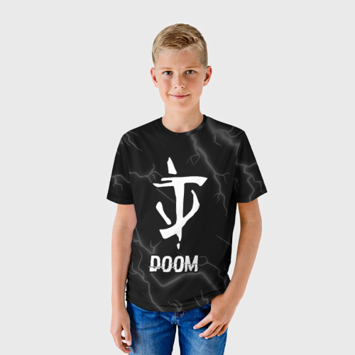 Детская футболка 3D с принтом Doom glitch на темном фоне, фото на моделе #1