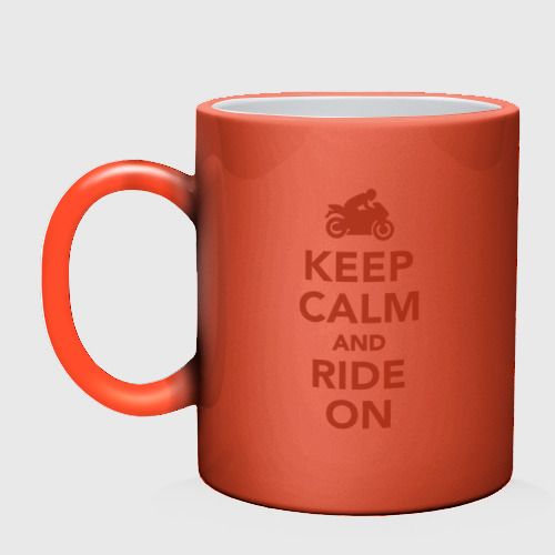 Кружка хамелеон с принтом Keep calm and ride on, фото на моделе #1