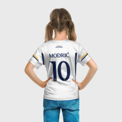 Футболка с принтом Лука Модрич Реал Мадрид форма 23-24 домашняя для ребенка, вид на модели сзади №3. Цвет основы: белый