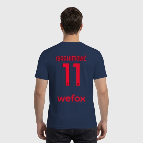 Мужская футболка хлопок с принтом Златан Ибрагимович ФК Милан форма 22-23 гостевая, вид сзади #2