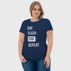 Футболка с принтом Eat Sleep Exo Repeat для женщины, вид на модели спереди №4. Цвет основы: темно-синий