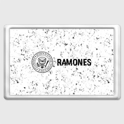 Магнит 45*70 Ramones glitch на светлом фоне: надпись и символ