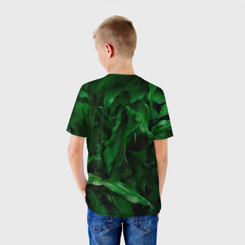 Детская футболка 3D с принтом Леопард выглядывает из кустов, вид сзади #2