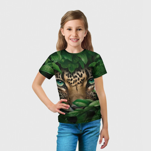 Детская футболка 3D с принтом Леопард выглядывает из кустов, вид сбоку #3