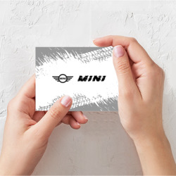 Поздравительная открытка Mini Speed на светлом фоне со следами шин: надпись и символ - фото 2