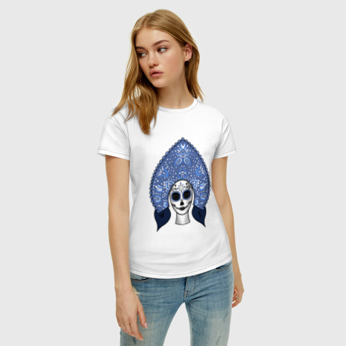 Женская футболка хлопок Череп мексиканский в кокошнике, цвет белый - фото 3