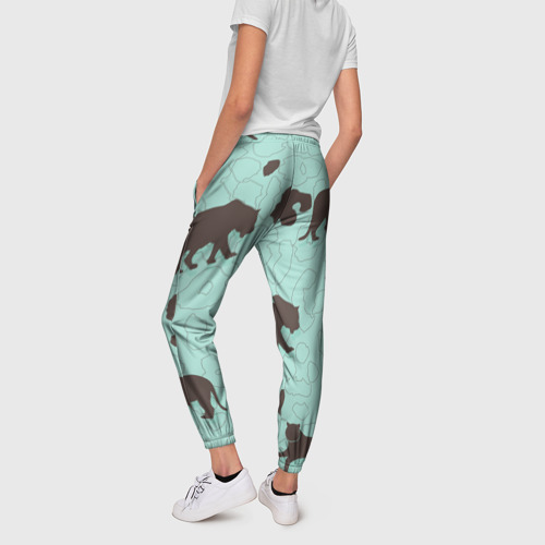 Женские брюки 3D с принтом Дикие кошечки, вид сзади #2