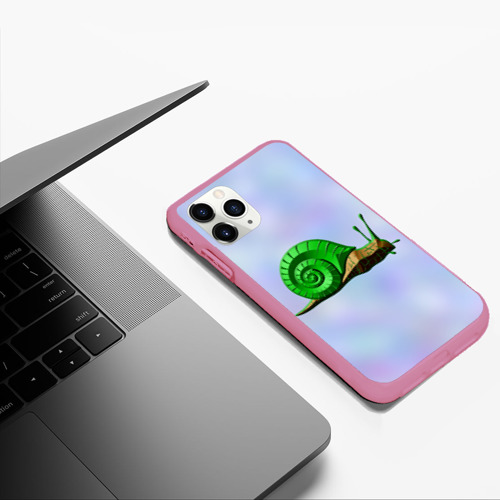 Чехол для iPhone 11 Pro Max матовый Улитка с зеленой раковиной, цвет малиновый - фото 5