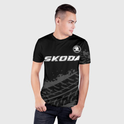 Мужская футболка 3D Slim Skoda Speed на темном фоне со следами шин: символ сверху - фото 2