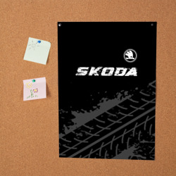 Постер Skoda Speed на темном фоне со следами шин: символ сверху - фото 2