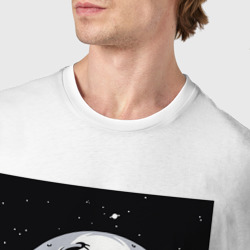 Футболка с принтом Alien UFO для мужчины, вид на модели спереди №4. Цвет основы: белый