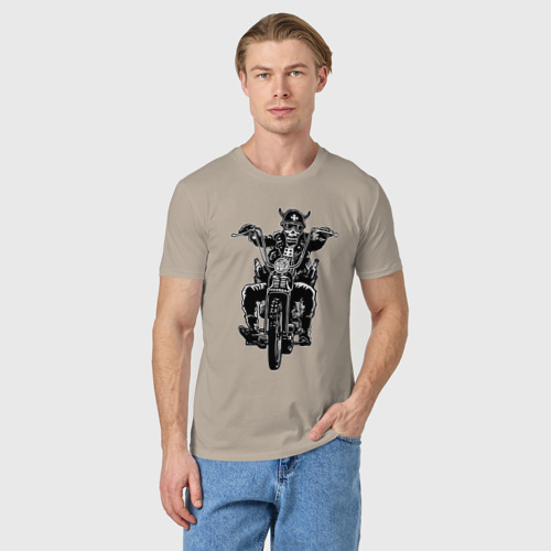 Мужская футболка хлопок Skull biker with beer, цвет миндальный - фото 3