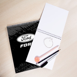 Скетчбук Ford Speed на темном фоне со следами шин - фото 2