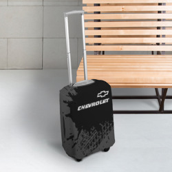 Чехол для чемодана 3D Chevrolet Speed на темном фоне со следами шин: символ сверху - фото 2