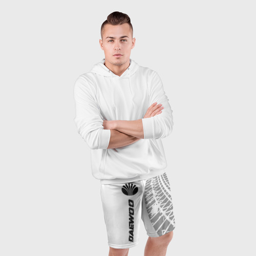 Мужские шорты спортивные Daewoo Speed на светлом фоне со следами шин: по-вертикали, цвет 3D печать - фото 5